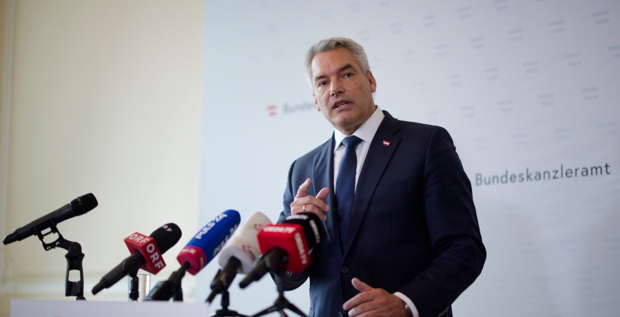 Bundeskanzler Karl Nehammer bei einer Pressekonferenz