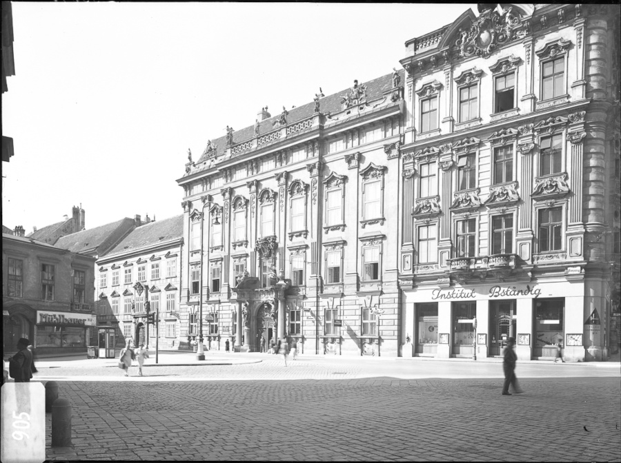 Palais Porcia und Kinsky zirka 1940