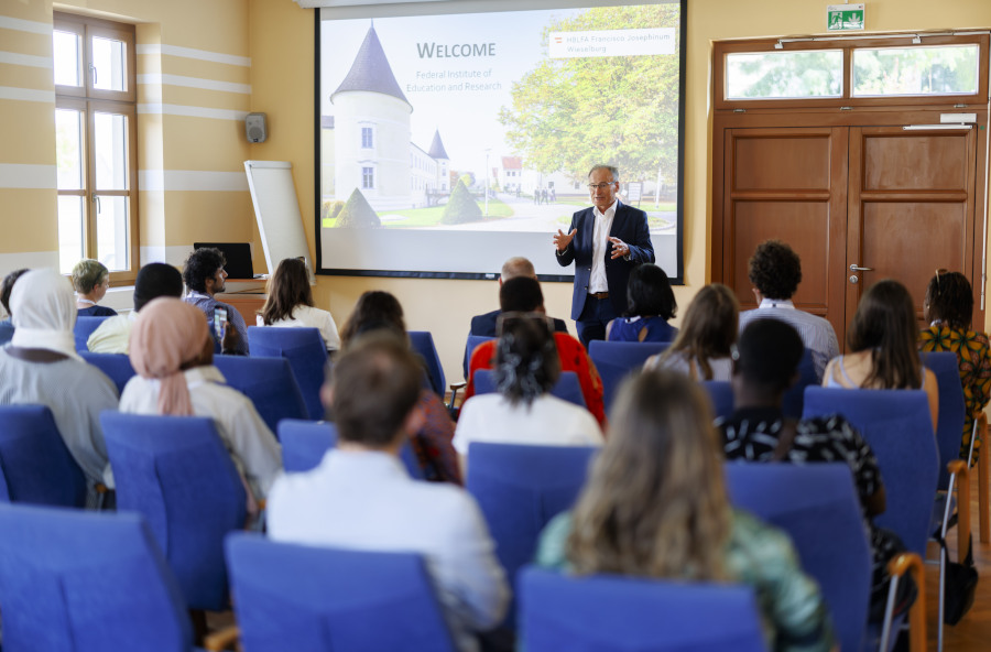 The Francisco Josephinum’s head of research and innovation introduced the Innovation Farm. 