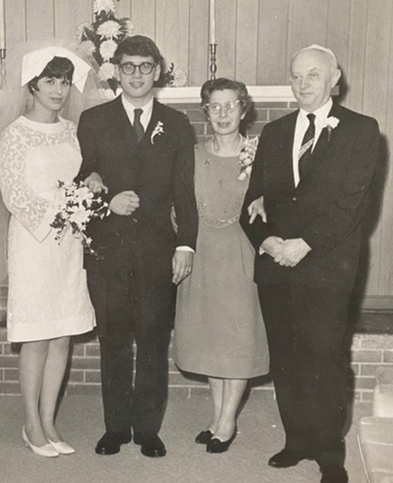 Foto von meiner Hochzeit am 19. Jänner 1967 mit meinen Eltern. Es war unser letztes gemeinsames Bild, mein Vater starb sechs Wochen später.