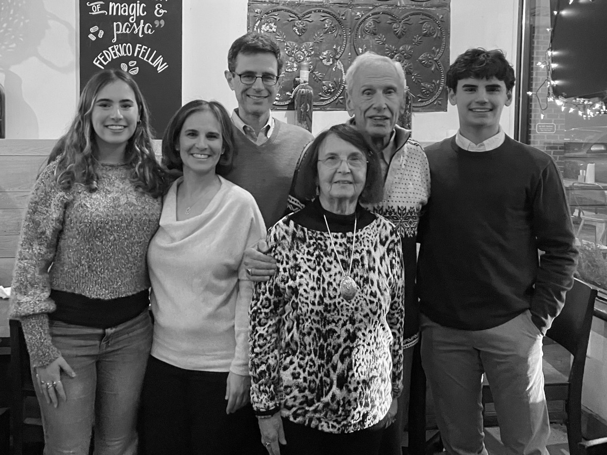 Gruppenfoto: Kenneth und Vonny Molkner mit ihrer Tochter Koranee, ihrem Schwiegersohn Jim Peppe und den Enkelkindern Julia und Jake